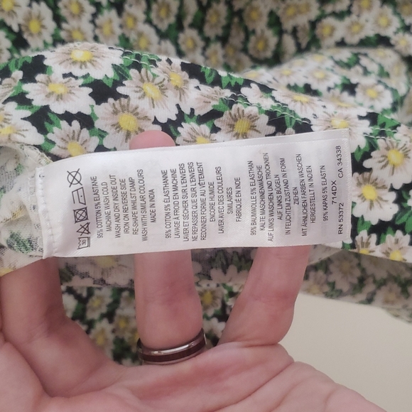 French connection size 6 floral body con dress with keyhole closure at neck - Picture 6 of 6